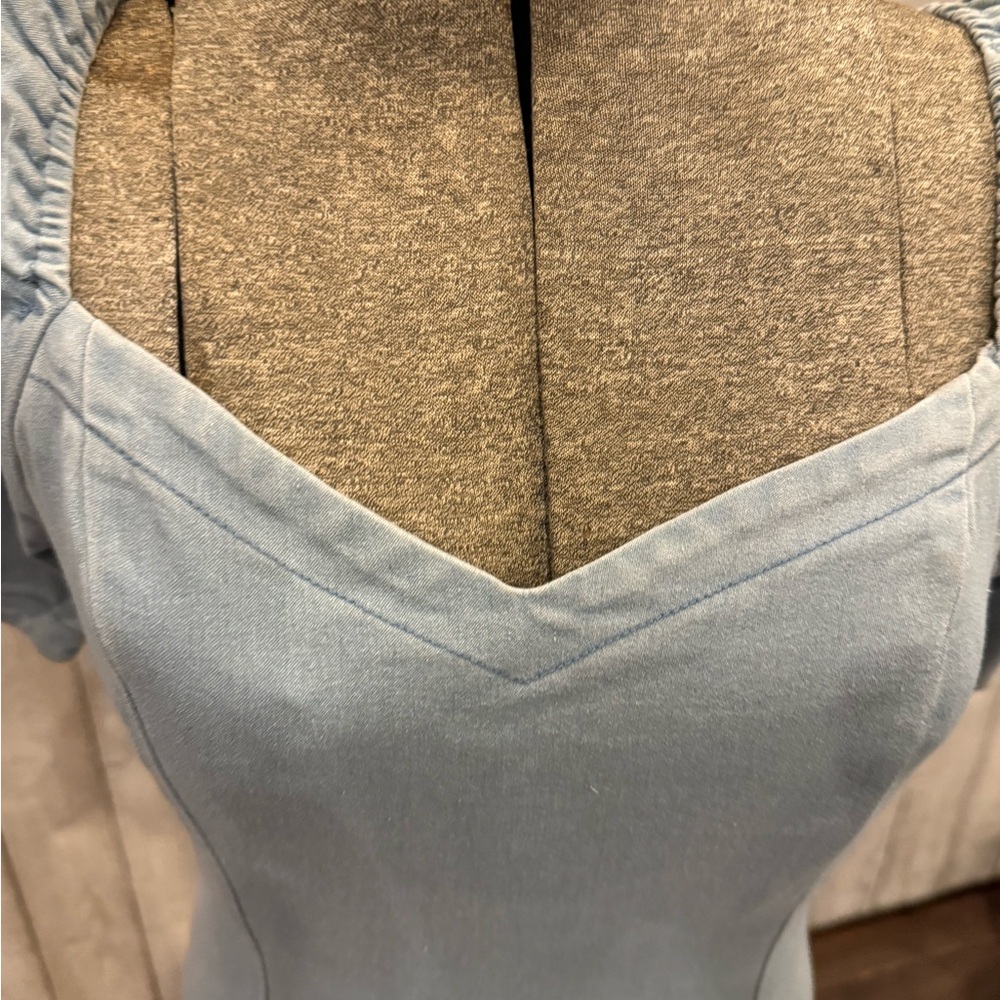 Chic Light Blue Denim Mini Dress with Puff Sleeves - Picture 5 of 9